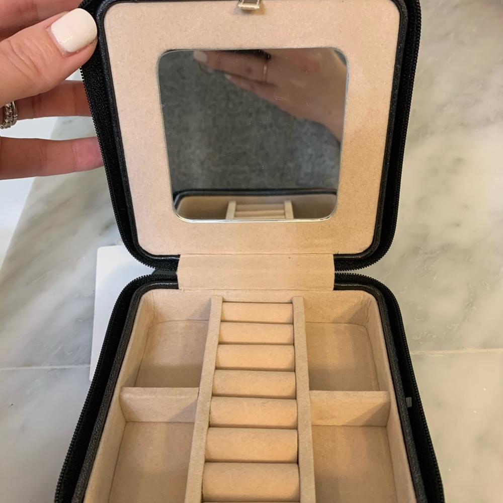 Travel jewelry holder